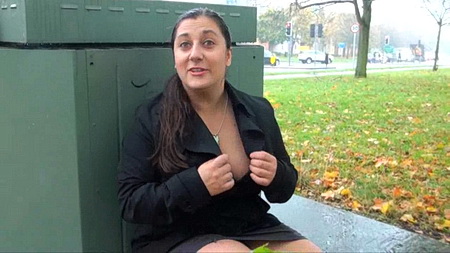 Busty Flashing Kimberley